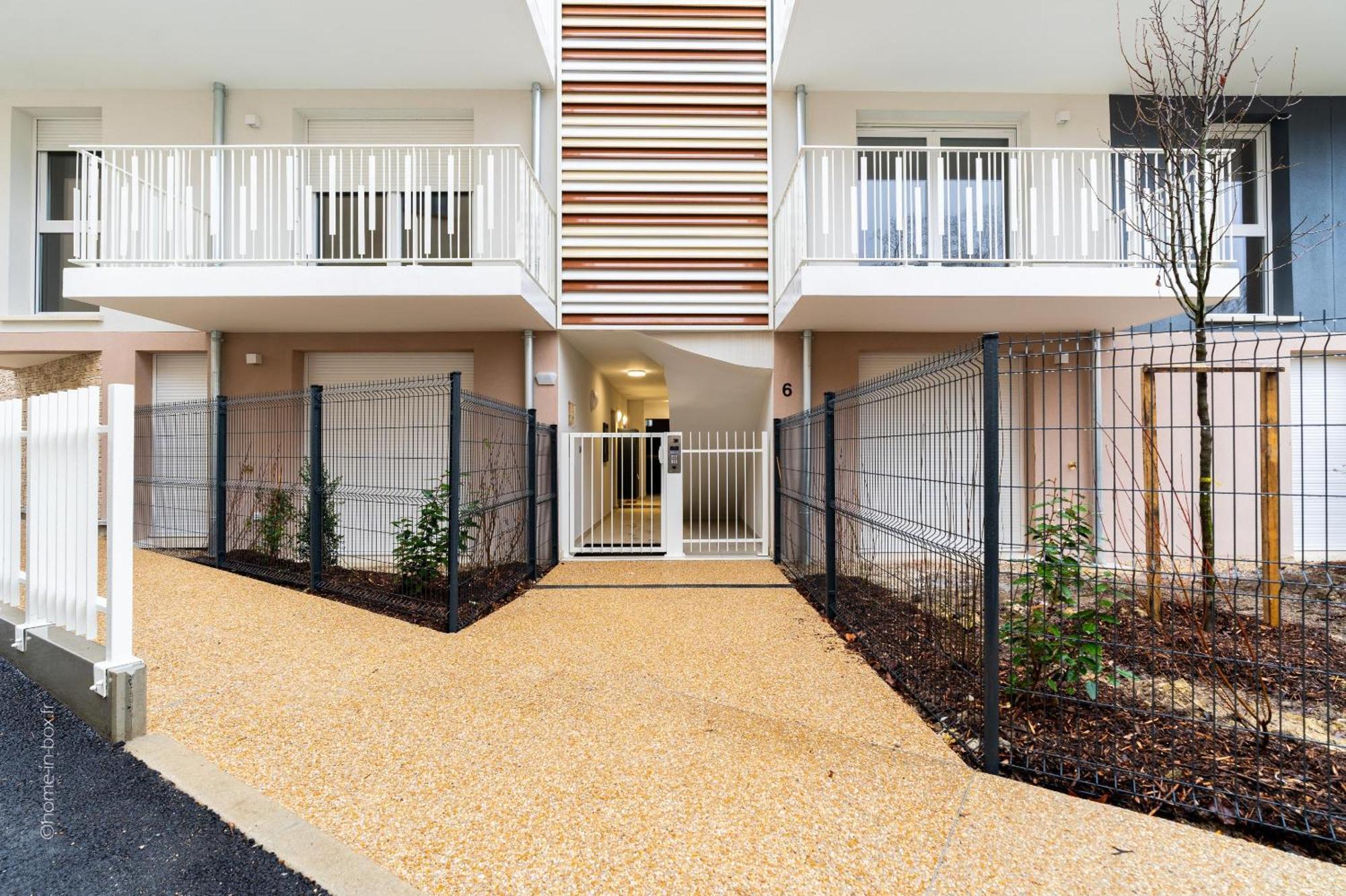 Road To Disney By Plaza Apartment มองต์เตฮวา ภายนอก รูปภาพ